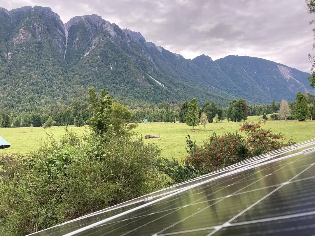 5.6 kW Off-Grid en casa a la orilla del lago Rosselot, Comuna de Cisnes en la Región de Aysén